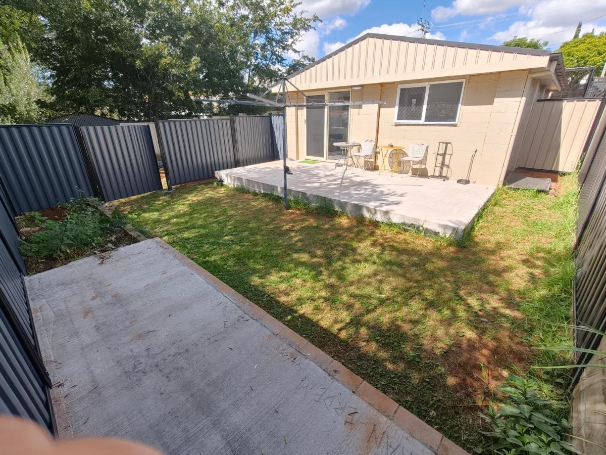 Modern Detached Studio - close to St Vincent Hospital & city & Gabbinbar - B&B Toowoomba