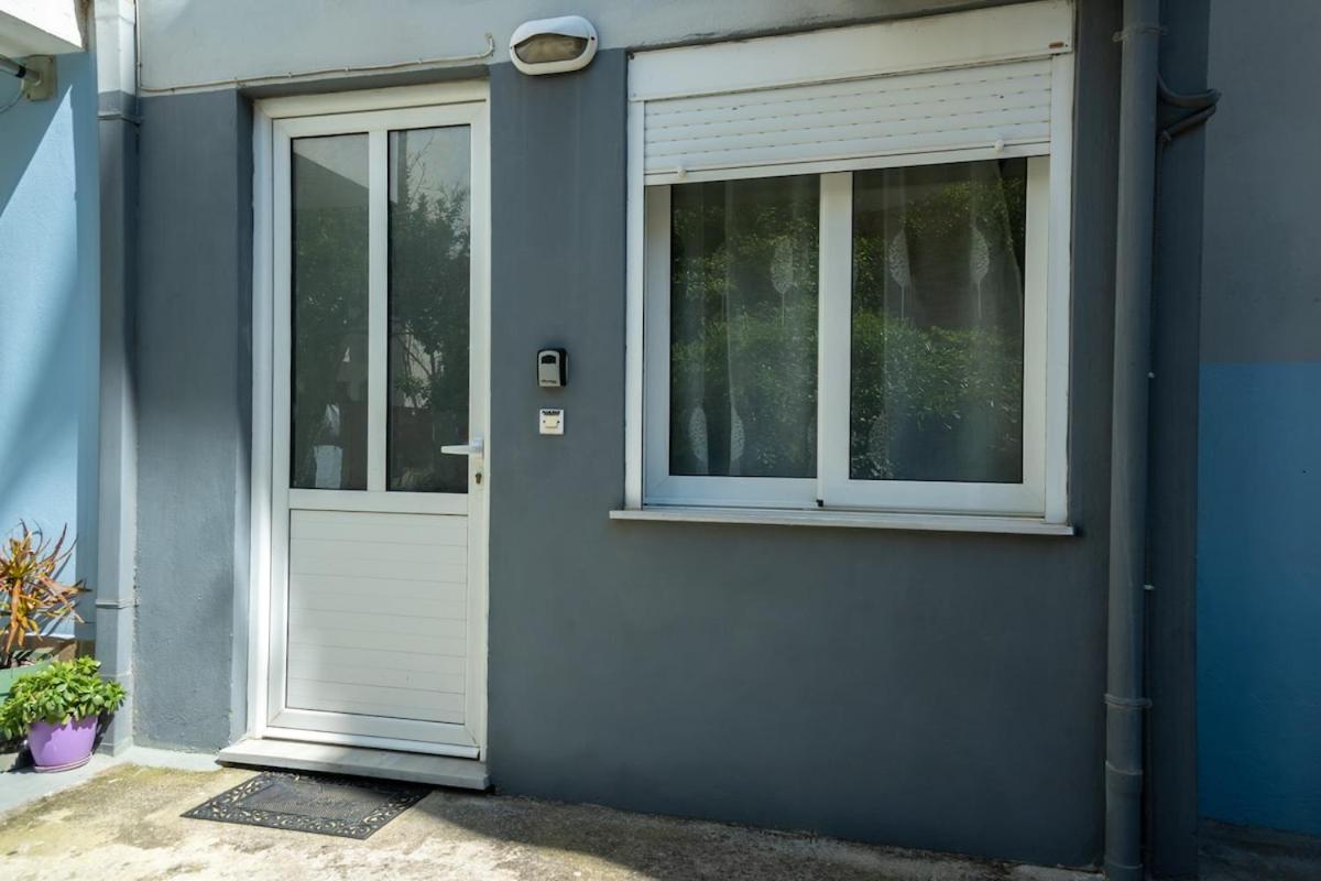 Convenient and comfortable ground floor apartment - Bed and Breakfast Mytilini