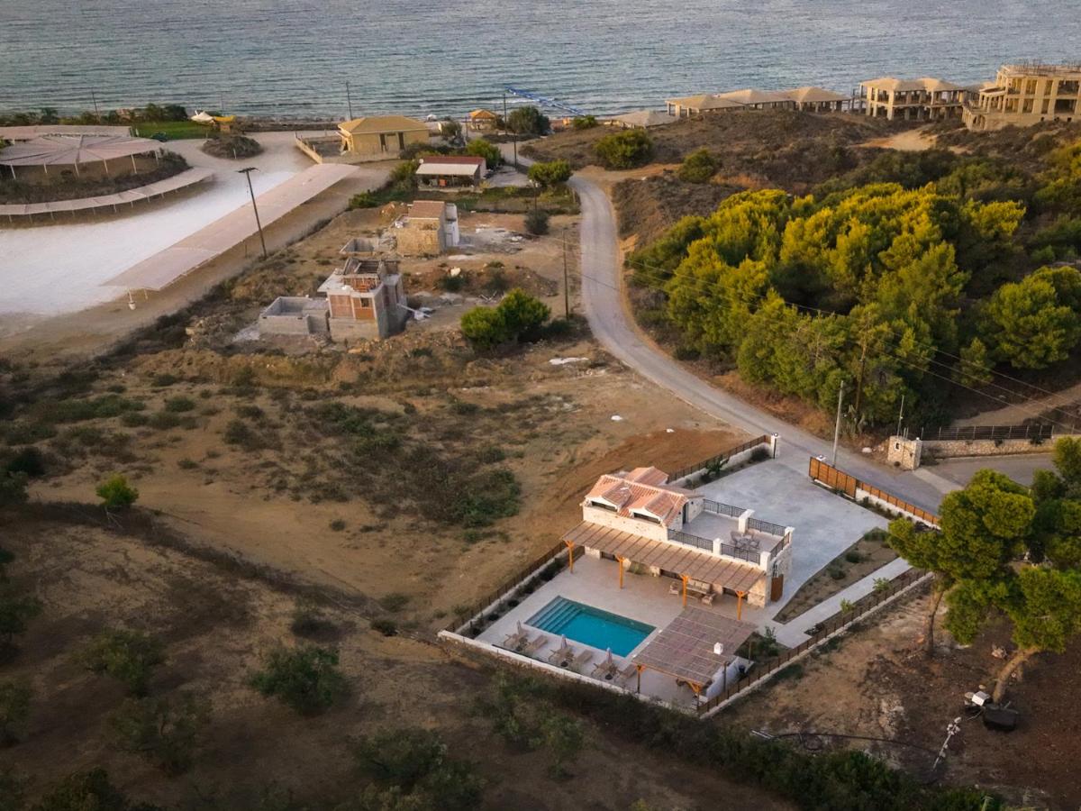 Alestone Villa by the sea - B&B Vasilikos