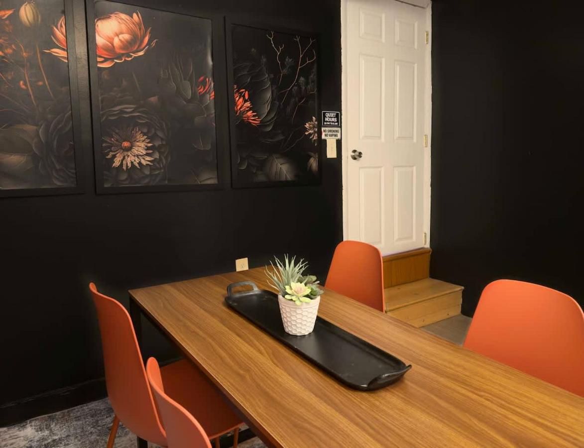 King Bed Huge Dining Area Walk Score 99 Loft - B&B Filadelfia