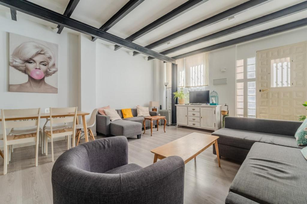 Modern Duplex - 2Bedrooms 1.5Bathrooms - Malasaña - B&B Madrid