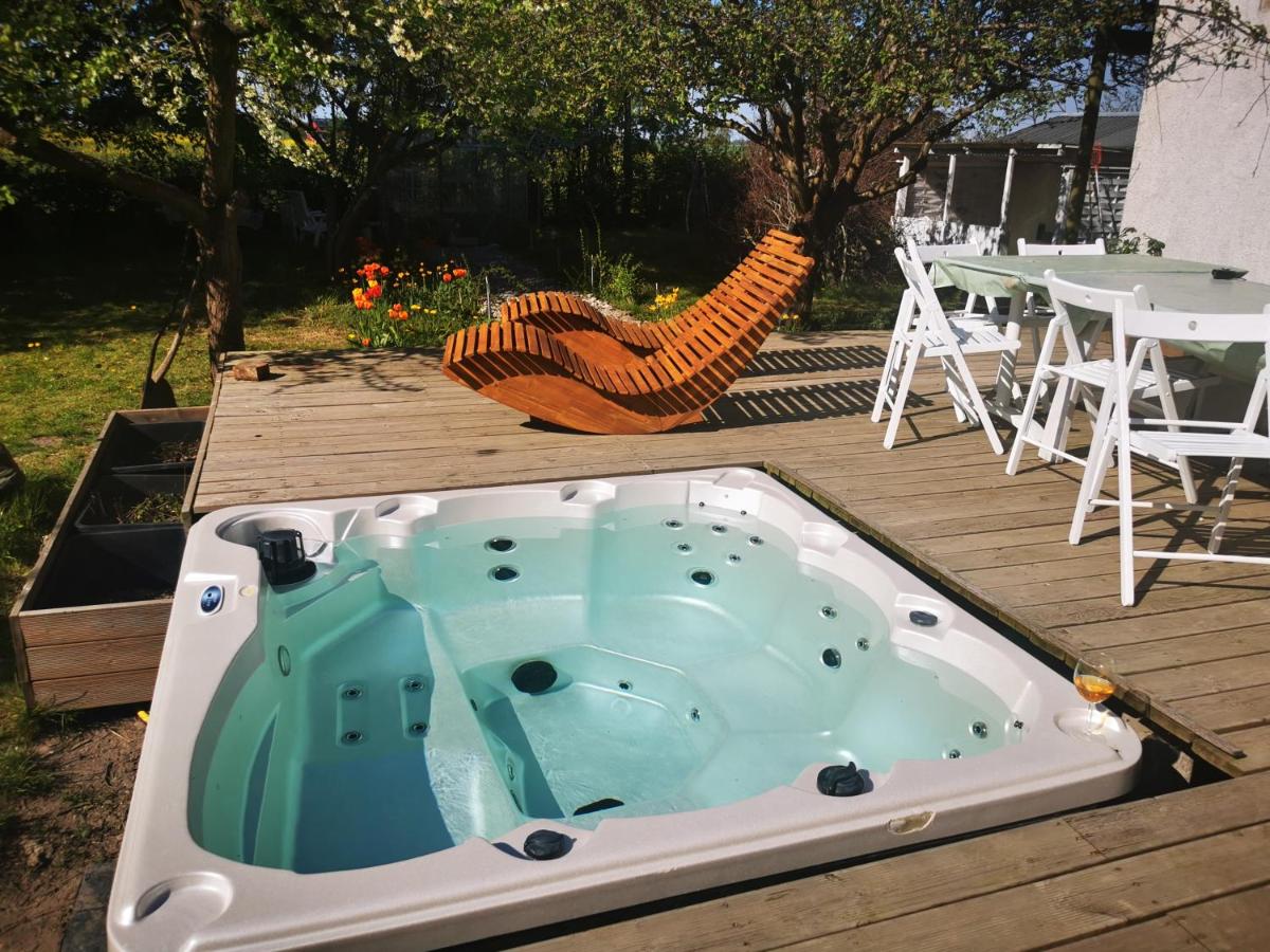 Romantic Retreat with Private Jacuzzi - B&B Klagstorp