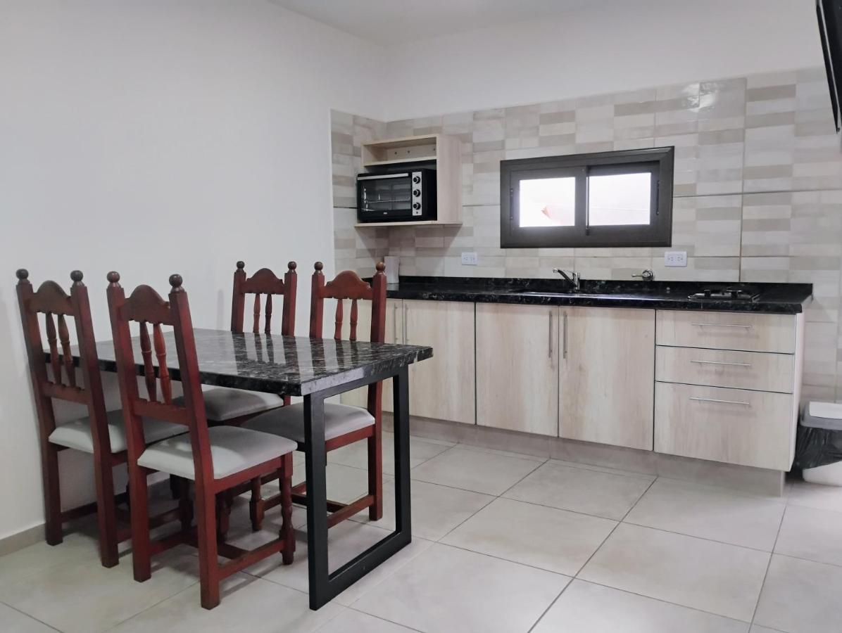 departamento ubicación centro cama dos plazas y cama marinera, cochera y pileta - Chambres d'hôtes Villa Carlos Paz