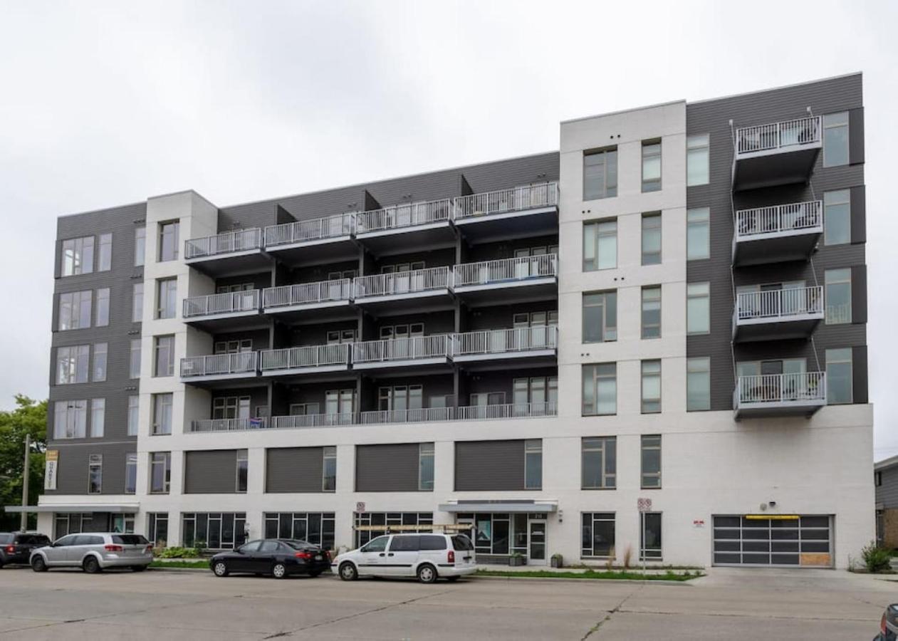Charming Walker's Point Apt with Balcony - Sleeps 4 - B&B Milwaukee