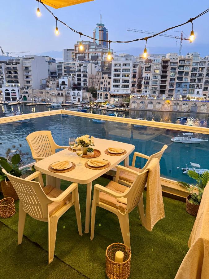 Luxury Apartament in heart of St Julian's with Sea view - Chambres d'hôtes San Ġiljan