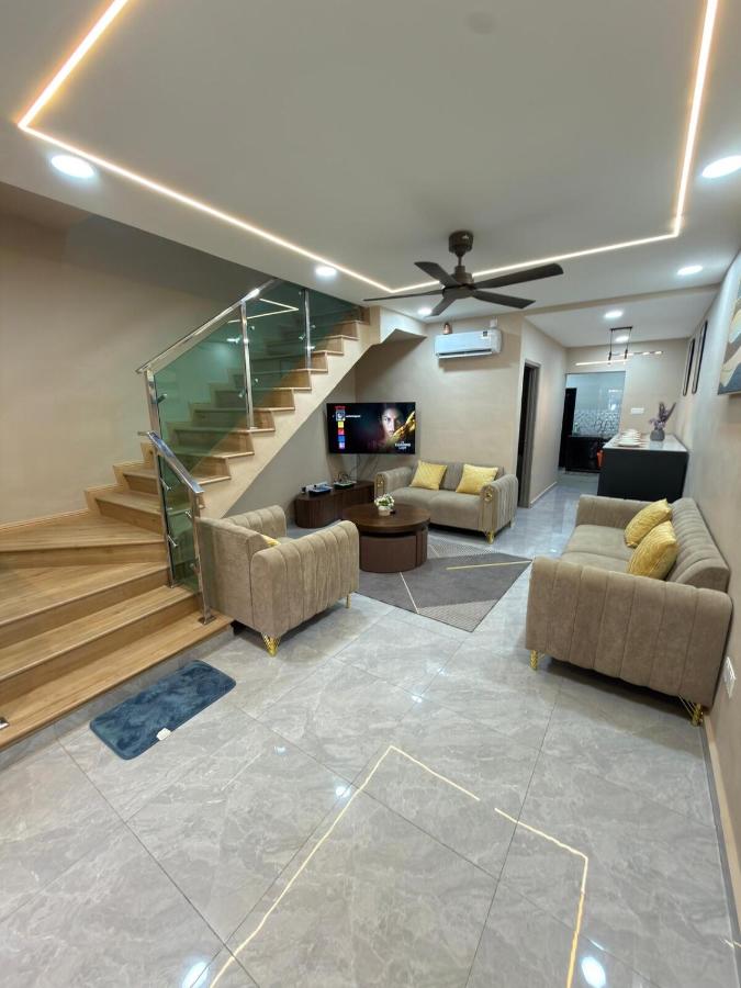 Elegant Modern Stay , Middle Town Kulai 10-11 Pax - Chambres d'hôtes Kulai