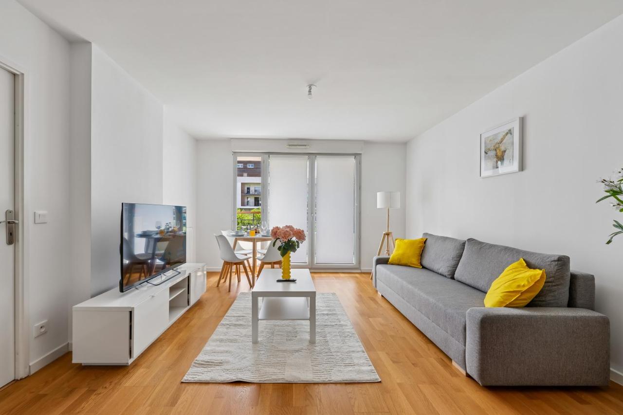 Modern Apartment with Free Garage - Ferienwohnung Limeil-Brévannes