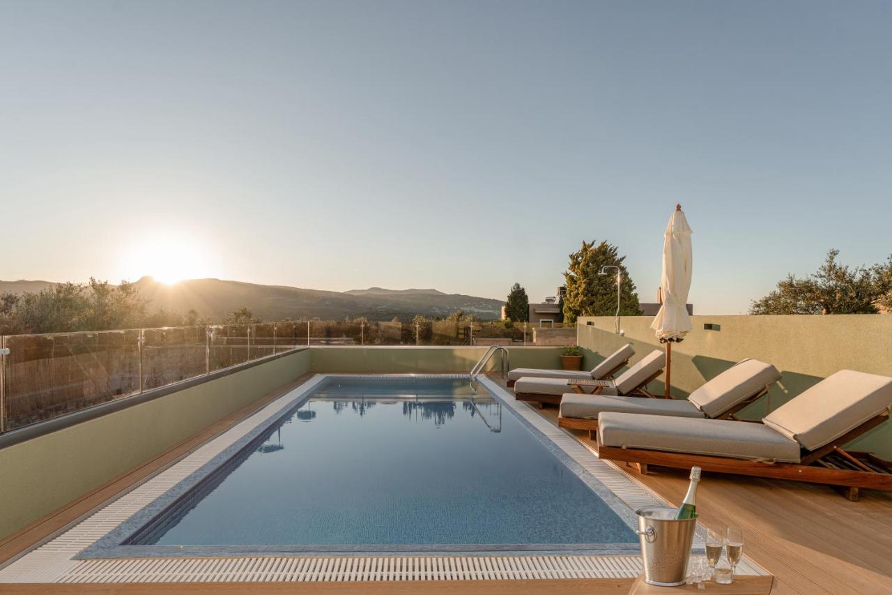 Elaiotopos Luxury Living Suites - B&B Áyiai Paraskiaí
