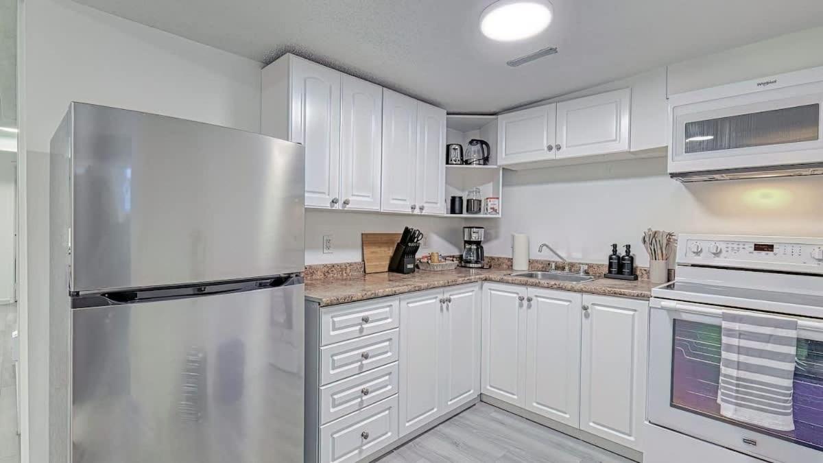 Cozy 2BR Suite Near Zoo & downtown Walk to C-Train - B&B Calgary