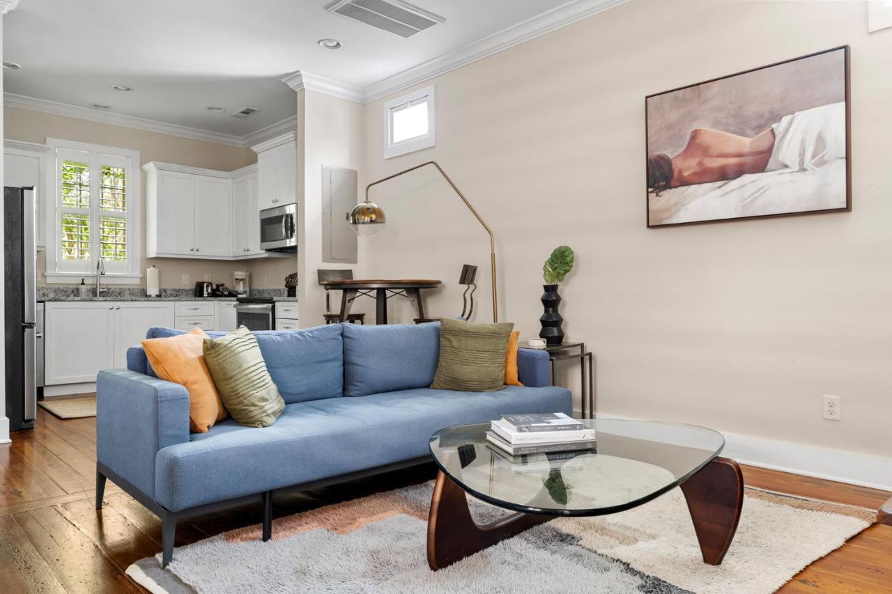 Upstairs Studio36 Walk to King St with Balcony - Ferienwohnung Charleston