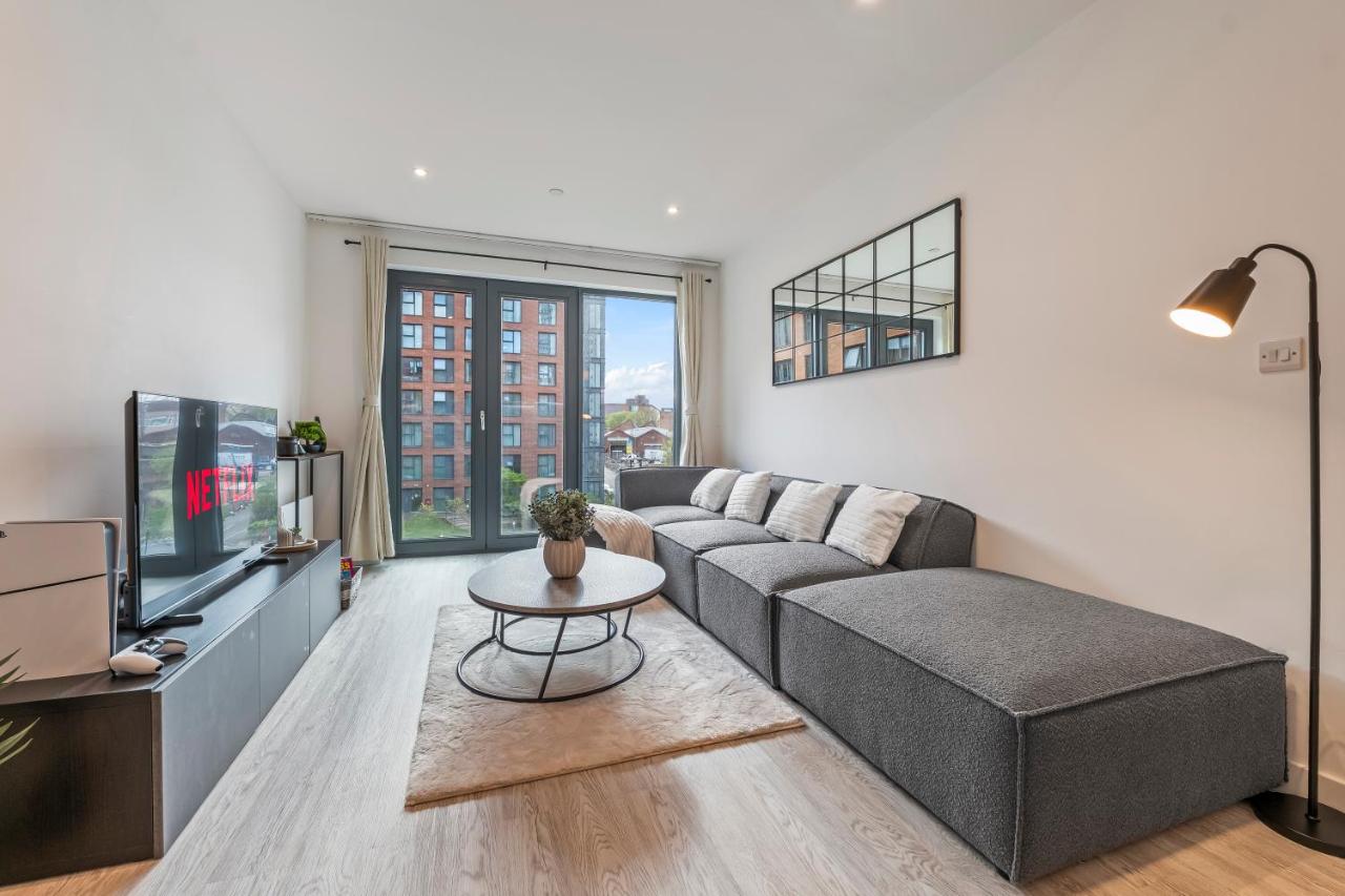 2BR City Centre, Sleeps 6, PS5, Netflix, Disney - Bed and Breakfast Birmingham
