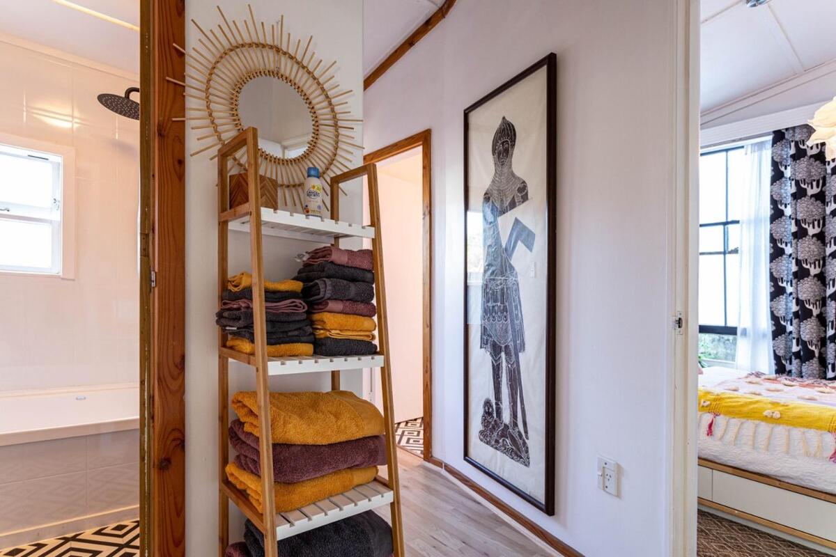 Inner City Artist Apartment with Courtyard - B&B Nelson