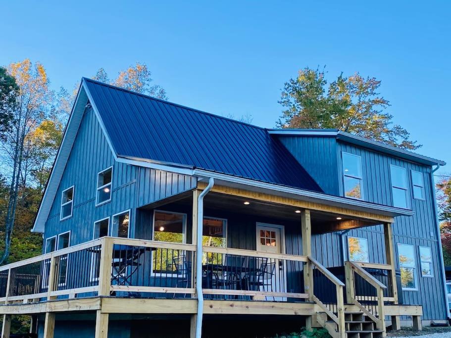 Glencoe - Modern RRG Cabin - Hot Tub - 3 King Beds - Located Just 3 Minutes From the Gorge Underground - B&B Rogers