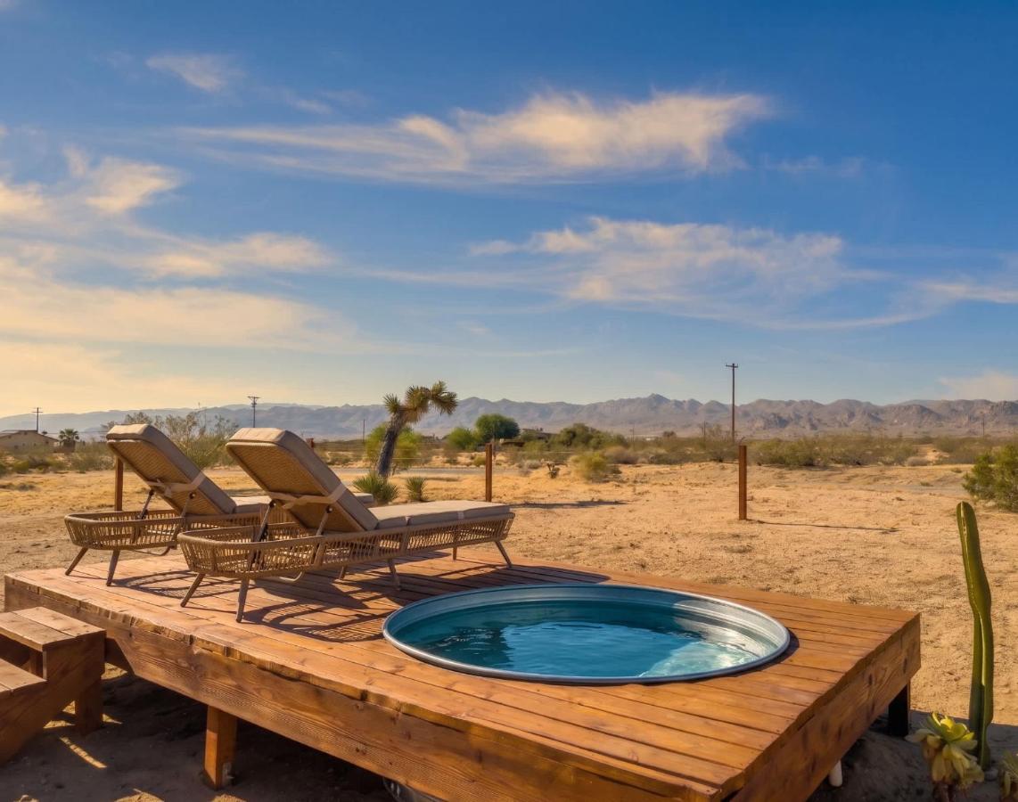 Leaning Joshua Desert Retreat - Stargazing Deck, Fire Pit, Cowboy Pool - Bed and Breakfast Joshua Tree