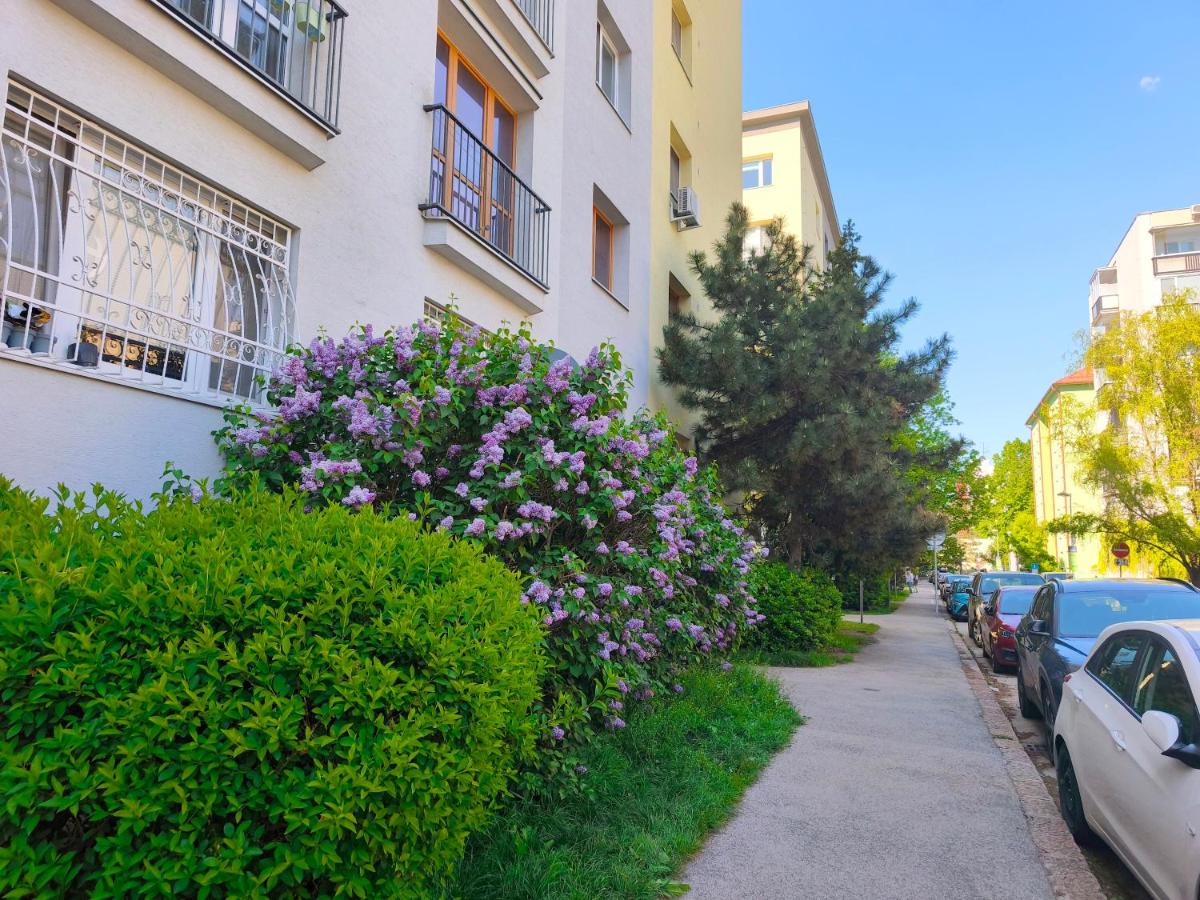 FREE PARKING, AC & SELF CHECKIN - Apt Lucky 7 - 2 Bdr Relax & Harmony - near Stadiums & Center - Chambres d'hôtes Bratislava