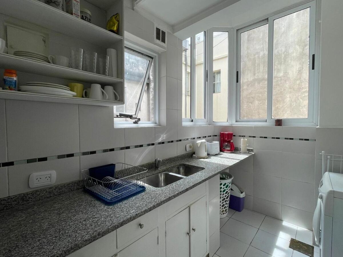 Comfortable and bright apartment near Cabildo with balcony - Bed and Breakfast Buenos Aires
