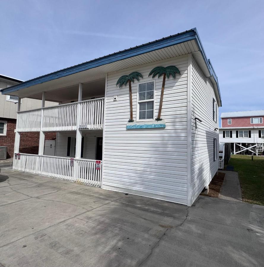 Marvelous 7-bedroom House in North Myrtle Beach Cherry Grove 2nd Row - B&B Myrtle Beach