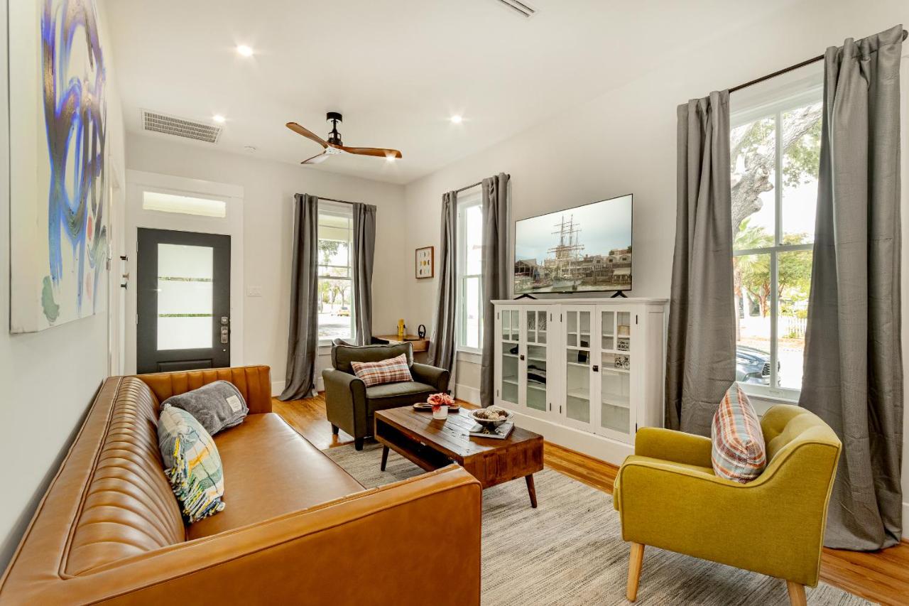 Pleasure Pier Stylish Stay Near Beach Games BBQ - Bed and Breakfast Galveston