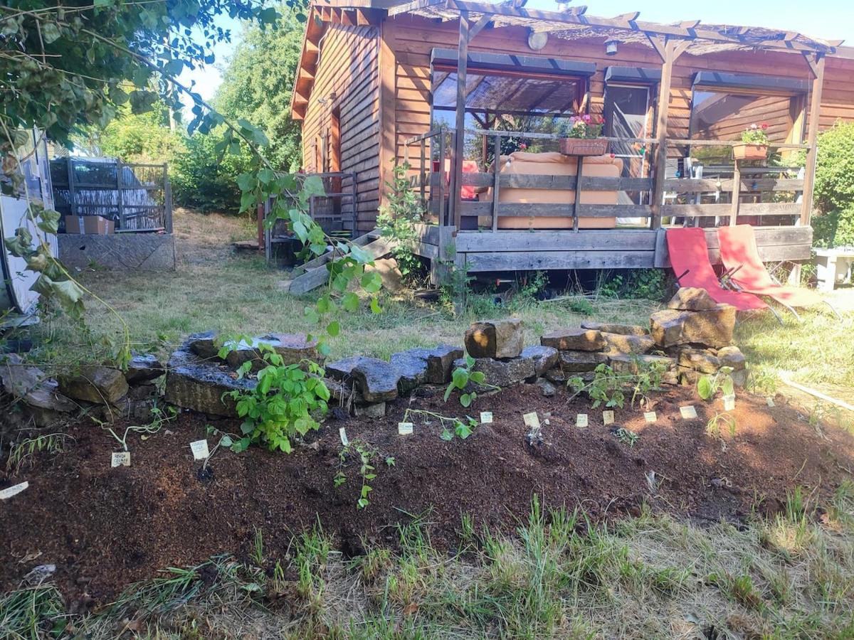 Maison en bois sur pilotis avec jardin - B&B Saint-Étienne-du-Valdonnez