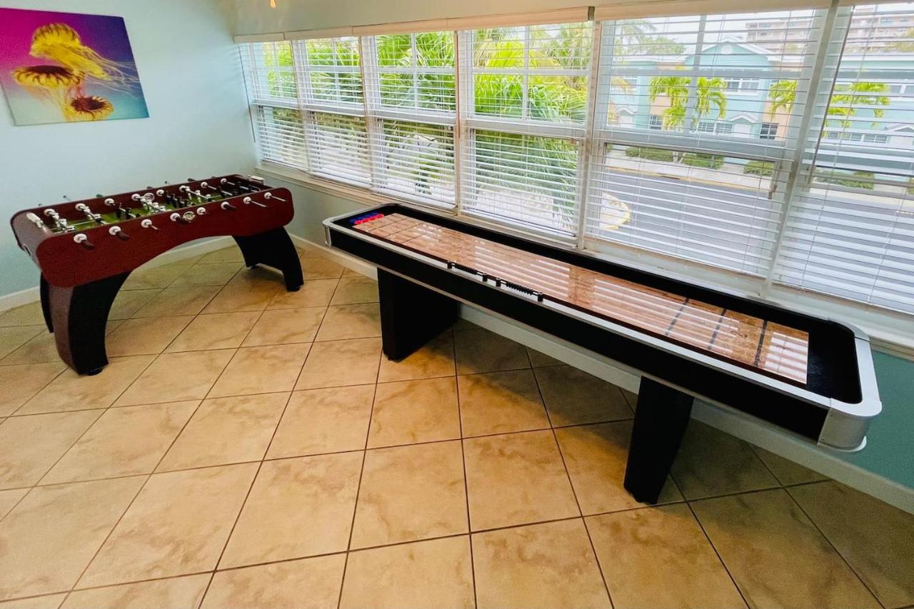 Indian Shores Beach Condo, Sleeps 4, Steps to Sand - Chambres d'hôtes Clearwater Beach