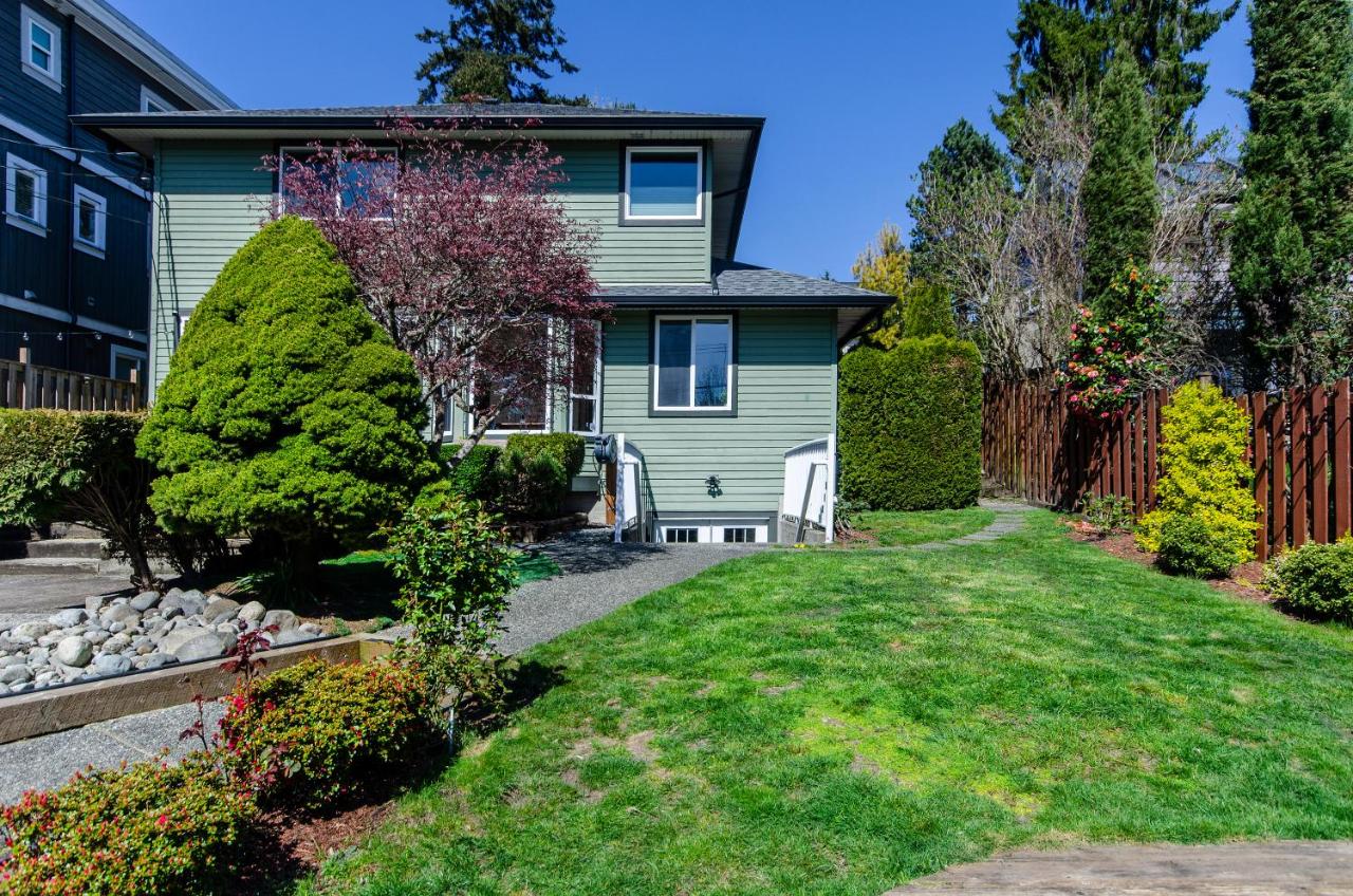 Stylish 2BR Retreat with a Private Yard - Ferienwohnung North Vancouver