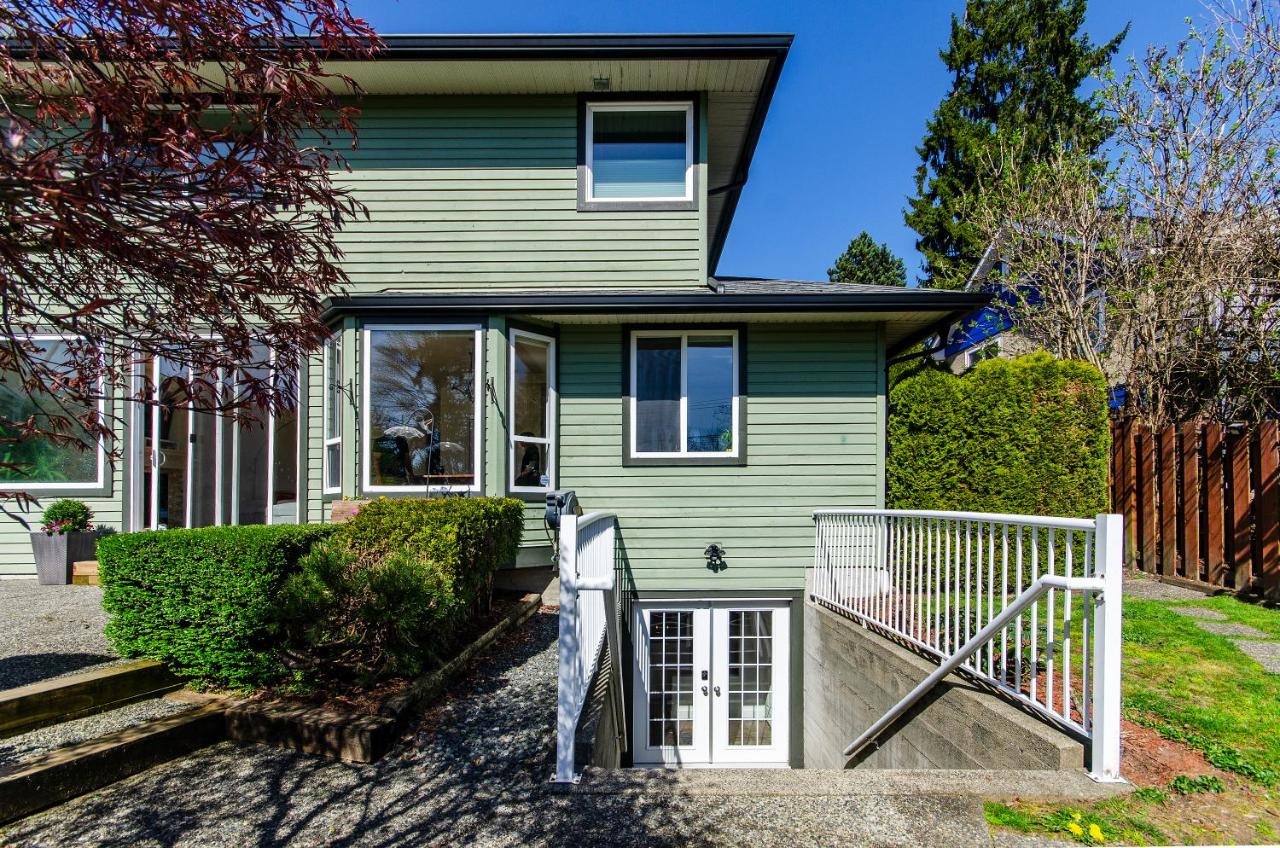 Stylish 2BR Retreat with a Private Yard - Ferienwohnung North Vancouver