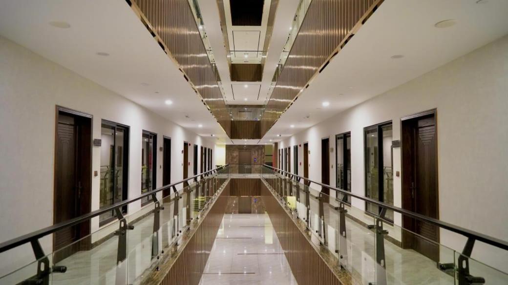 Zeta Mall Urban Studio Pool & Prime Location - Chambres d'hôtes Islamabad
