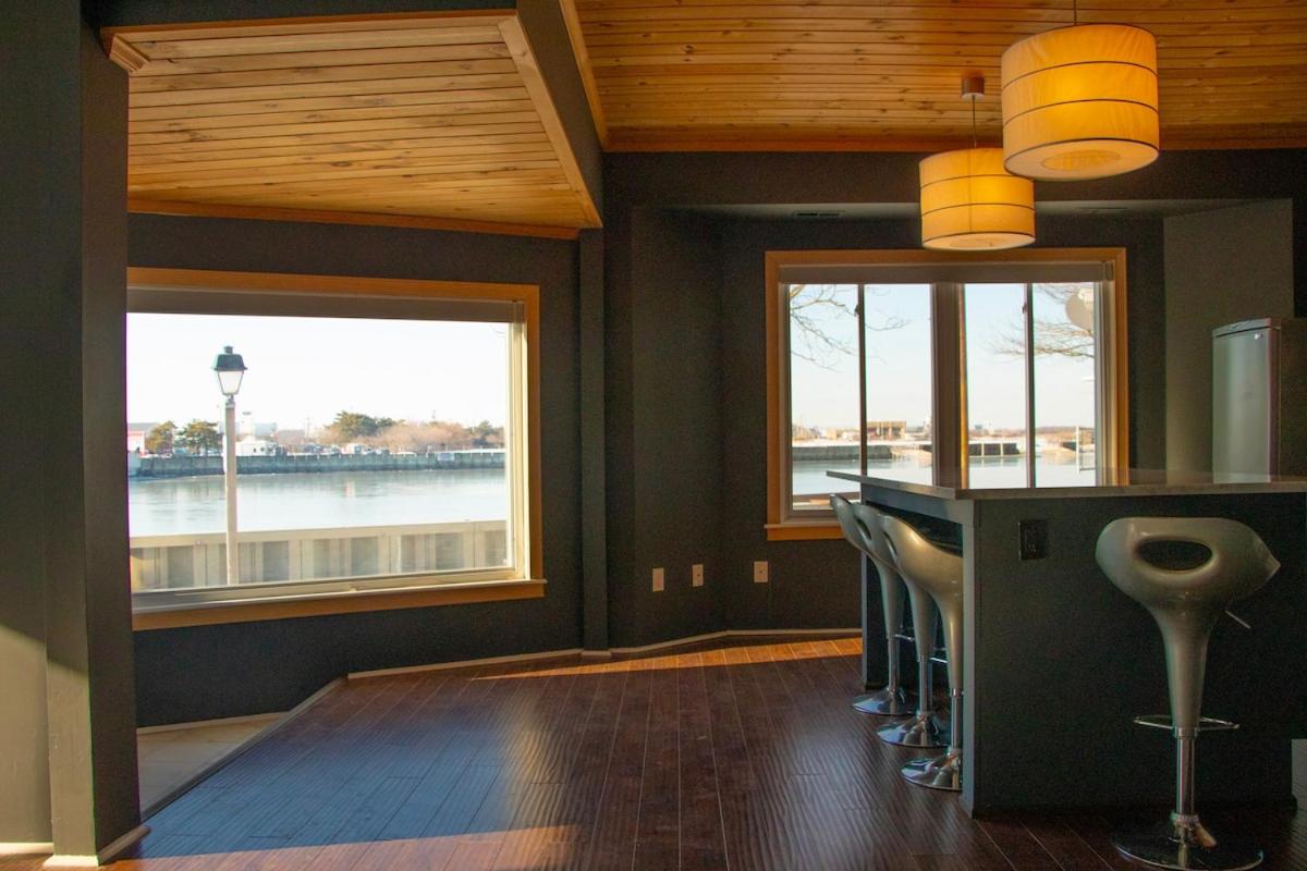 Modern, Waterfront Bungalow with Parking & Jacuzzi, 3 blocks to Beach - Ferienwohnung Atlantic City
