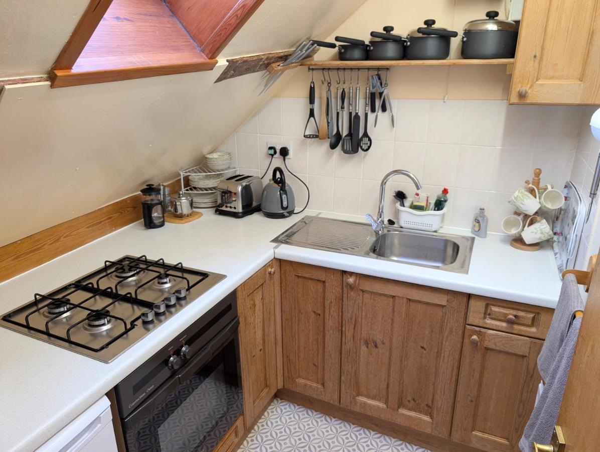 The Granary at Deri Fawr - B&B Llandyfrydog