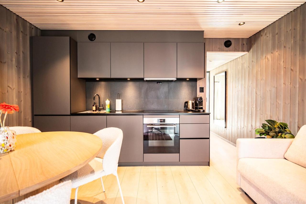 New and modern apartment in Henningsvær - B&B Henningsvaer
