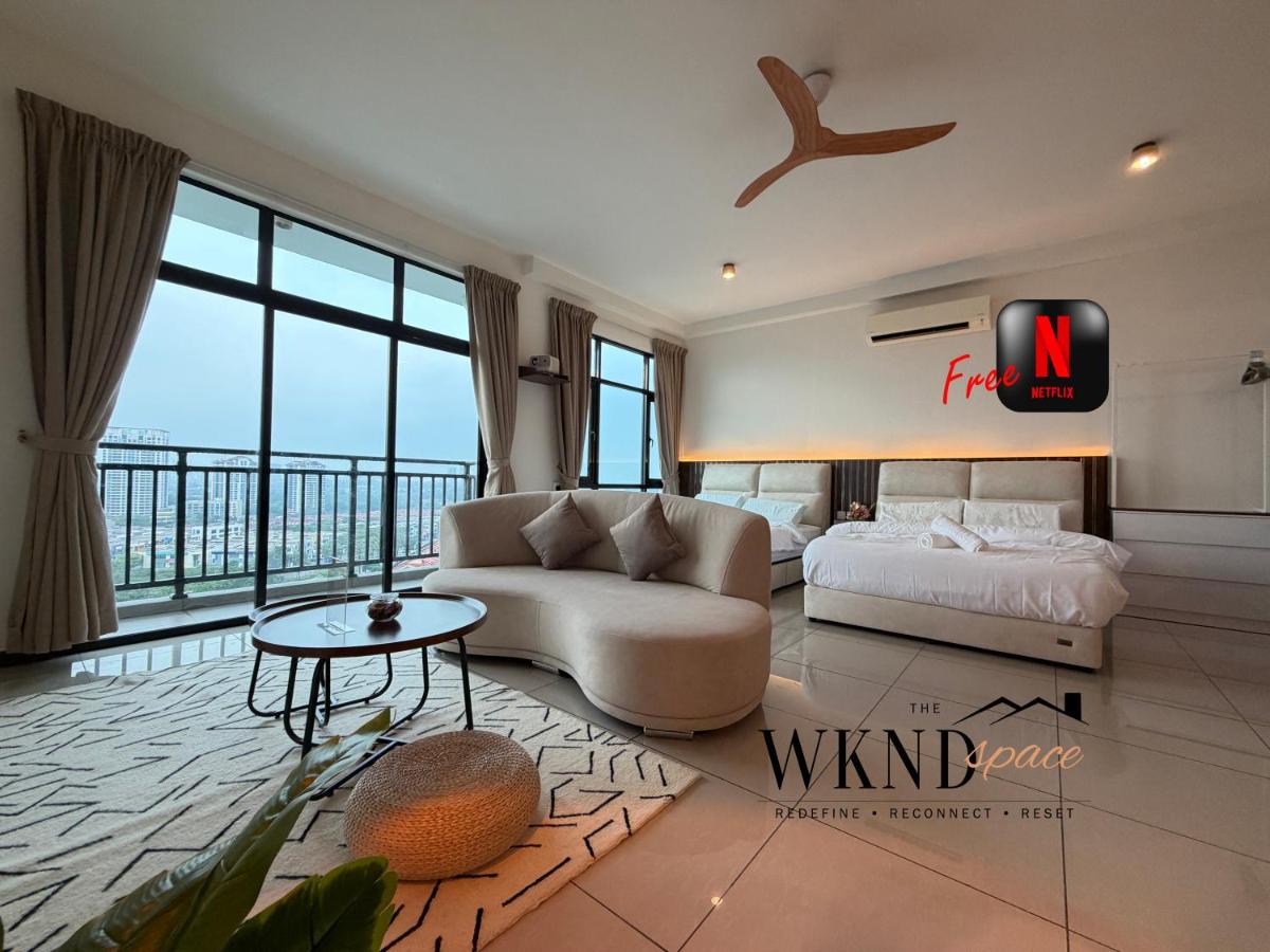 'NEW' Molek Regency by TheWKNDspace - CozyNordicStudio with 120inch Cinema & Bathtub & 2 Queen Beds - Chambres d'hôtes Johor Bahru