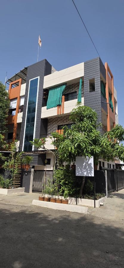 2 BHK All AC Rooms Solapur Home Stay By Stay Nestura - Chambres d'hôtes Sholapur