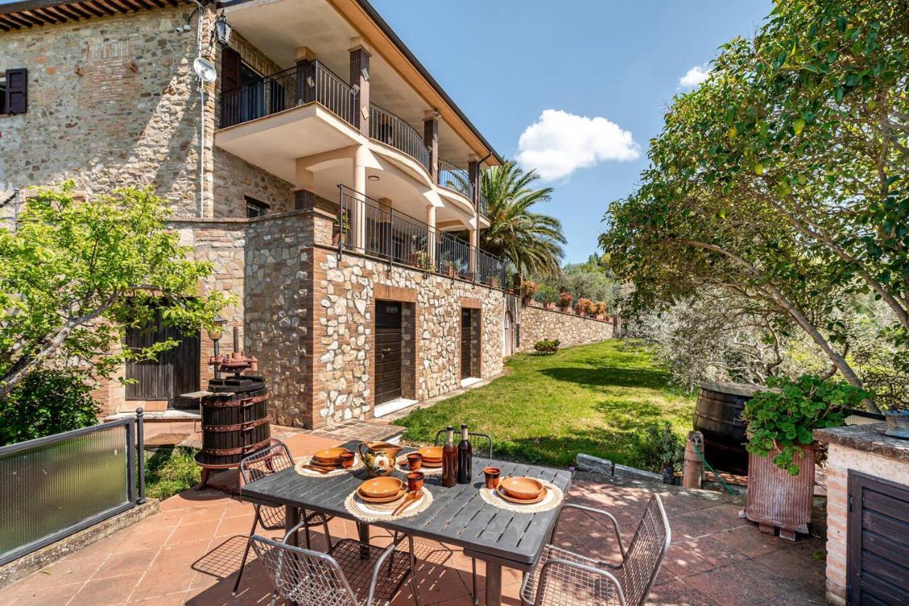 Collazzone - "Il Tramonto" casale con piscina - B&B Collazzone