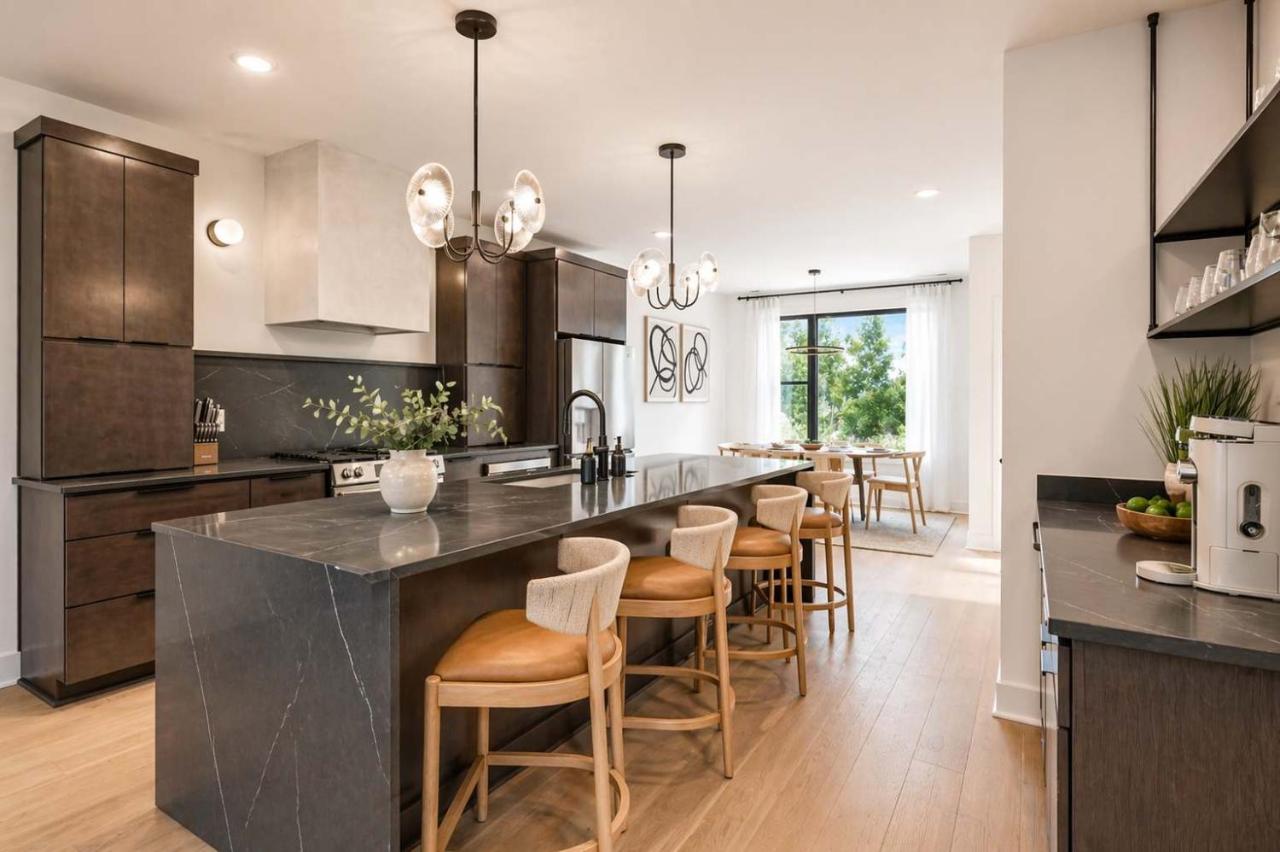 Multi-Level Retreat with Hot Tub and Rooftop Views - B&B Nashville