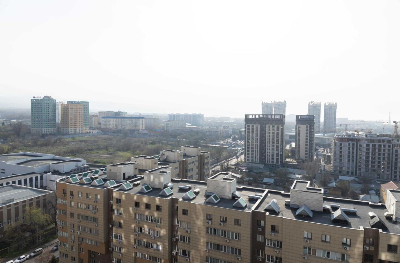 Светлая квартира комфорт - Bed and Breakfast Almaty