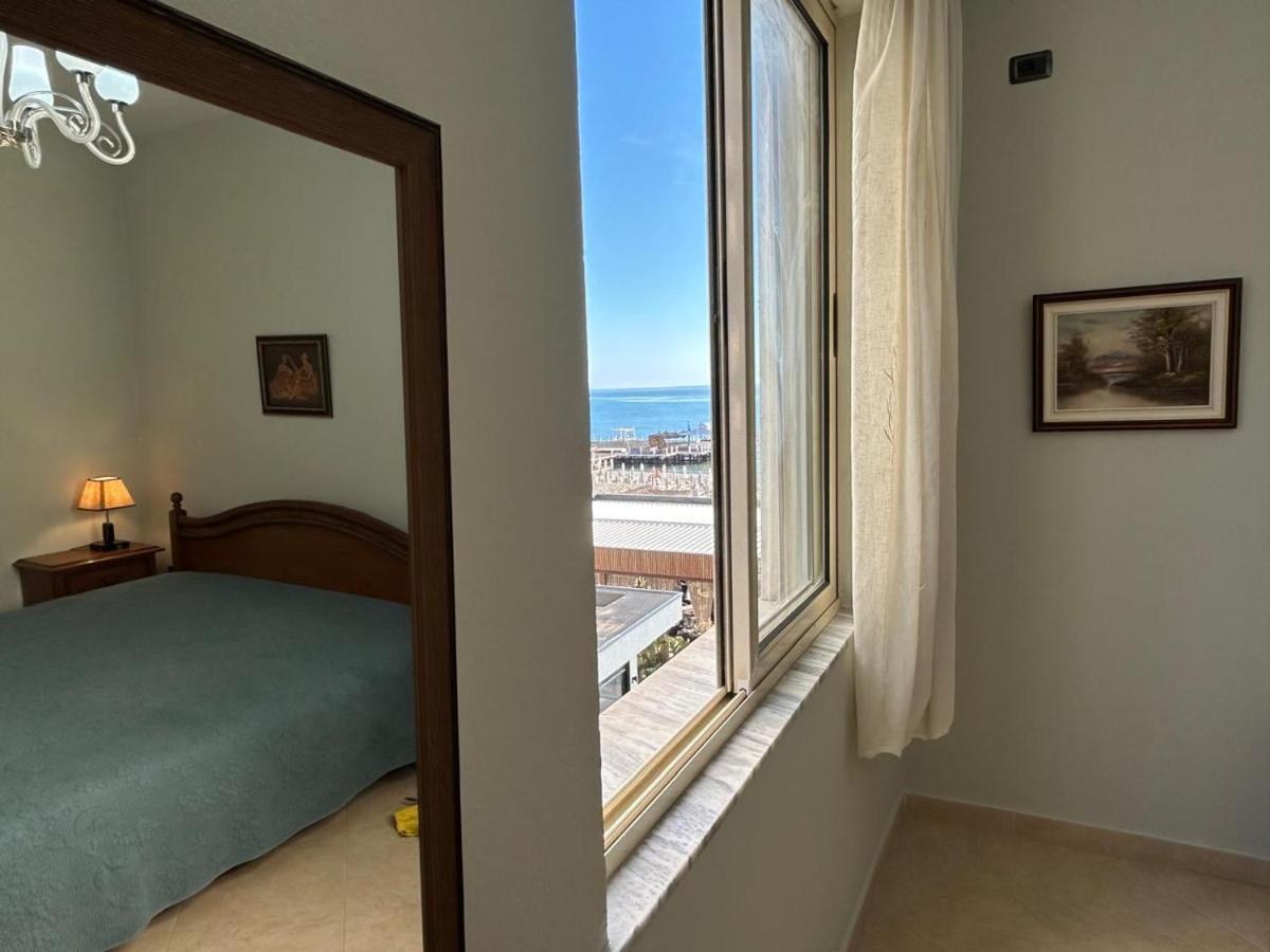 Beachfront apartment Ridi - B&B Durazzo