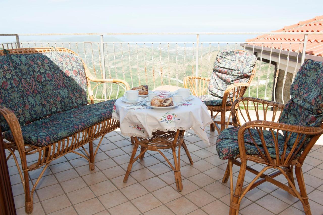 Studio avec Terrasse et Vue sur la Mer