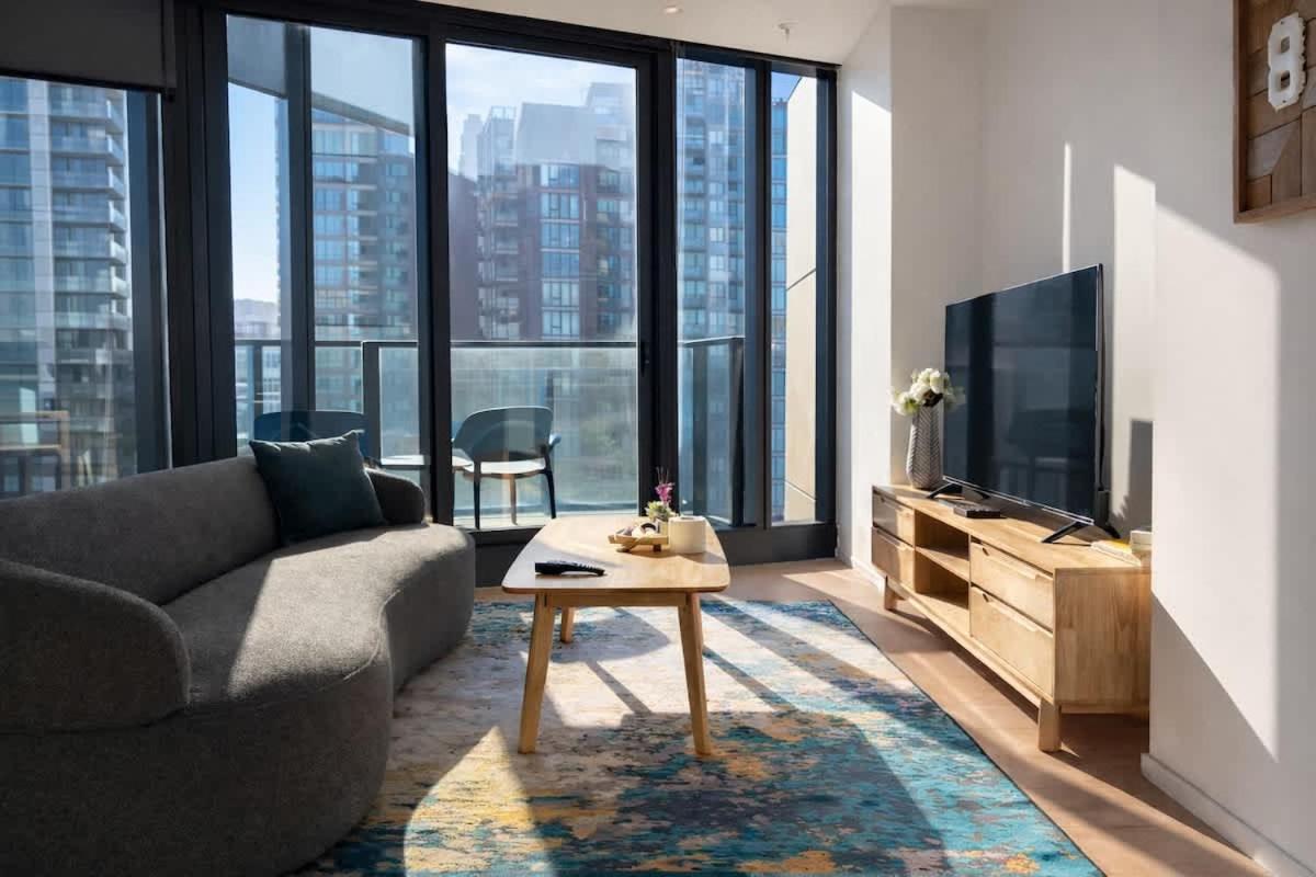 Skyline Stays Southbank Rooftop Pool Apt - B&B Melbourne