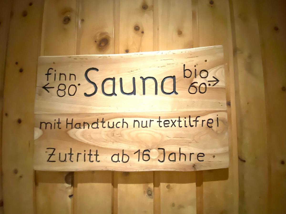 Ferienwohnung Harmonia inklusive Hallenbad, Außenpool, Sauna & Fitnessstudio, familienfreundlich ausgestattet, großes 2-Zimmer-Apartment - Chambres d'hôtes Sankt Englmar