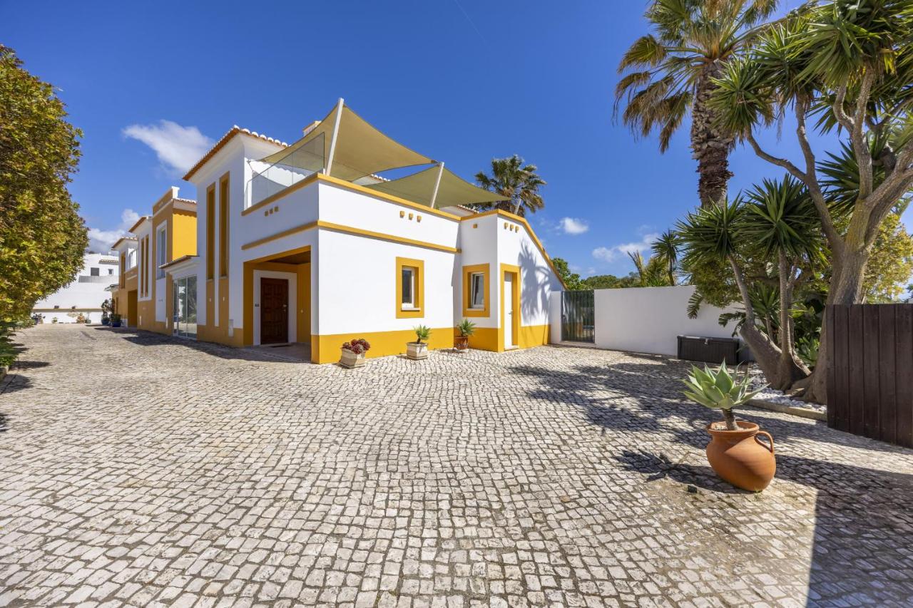 CoolHouses Algarve Luz, 2 Bed semi detached villa, Jardim das Palmeiras condominium, Villa A - Chambres d'hôtes Mato Porcas