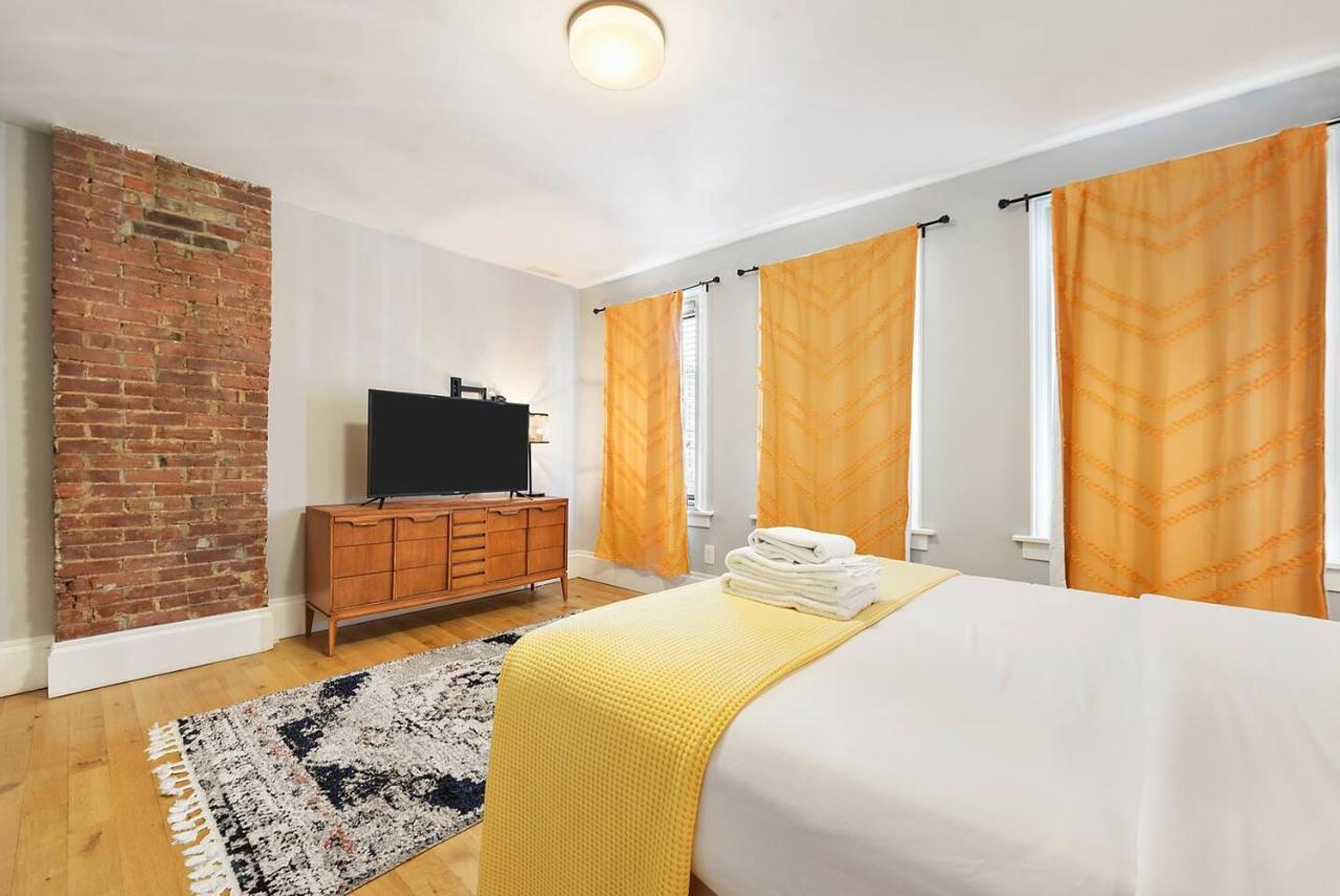 Historic Loft Near Stadiums Modern & Cozy - B&B Pittsburgh