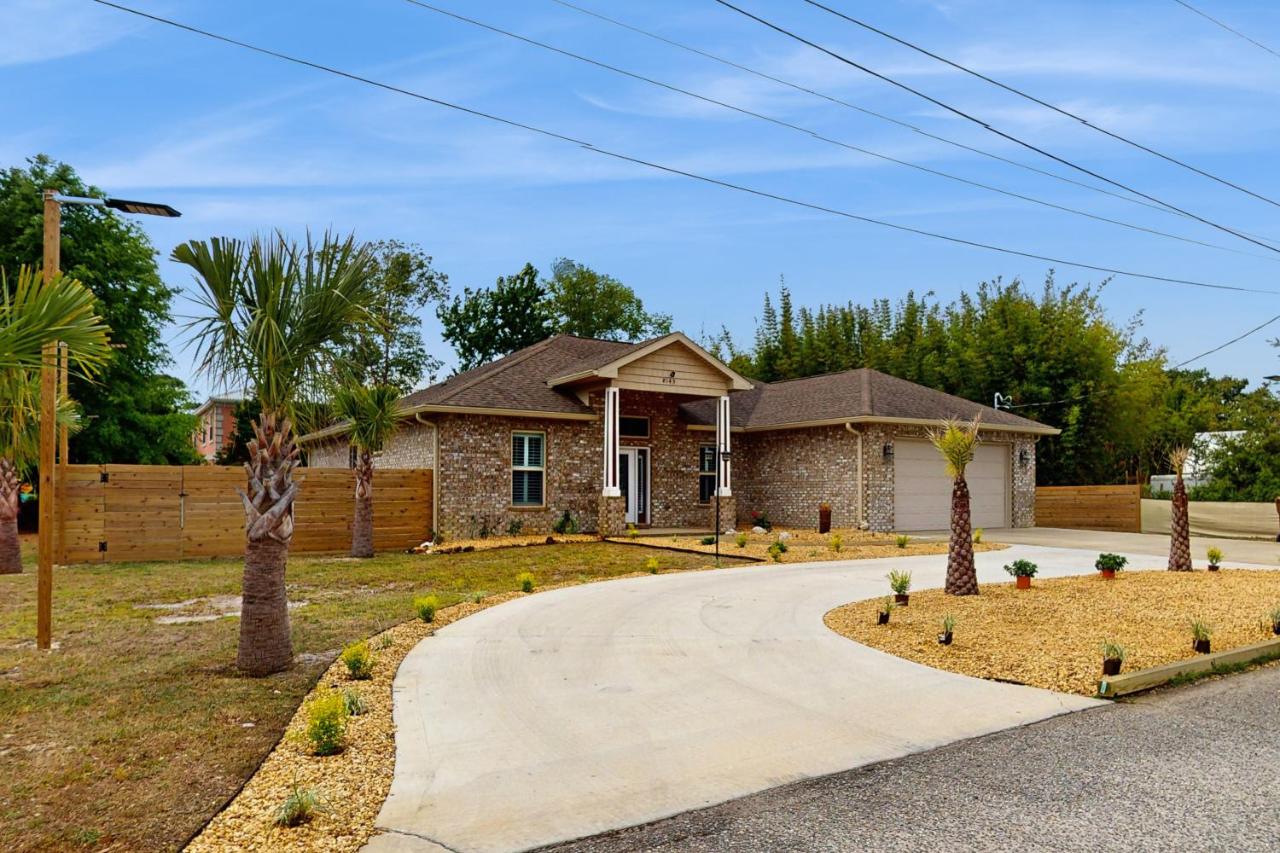 2 Mi to Beach! Group-Friendly Navarre Getaway - B&B Navarre