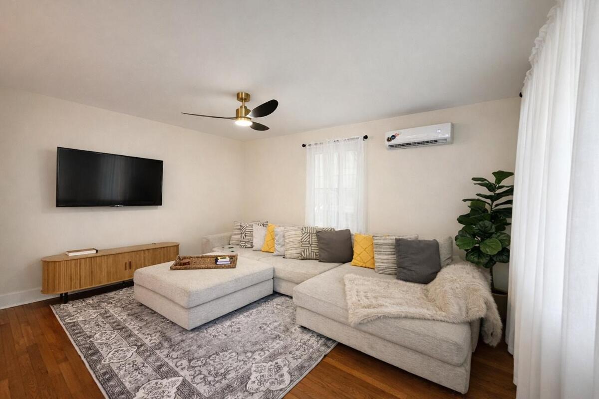 Spacious 2 BR with HotTub Close to Downtown and Beach - Ferienwohnung West Palm Beach