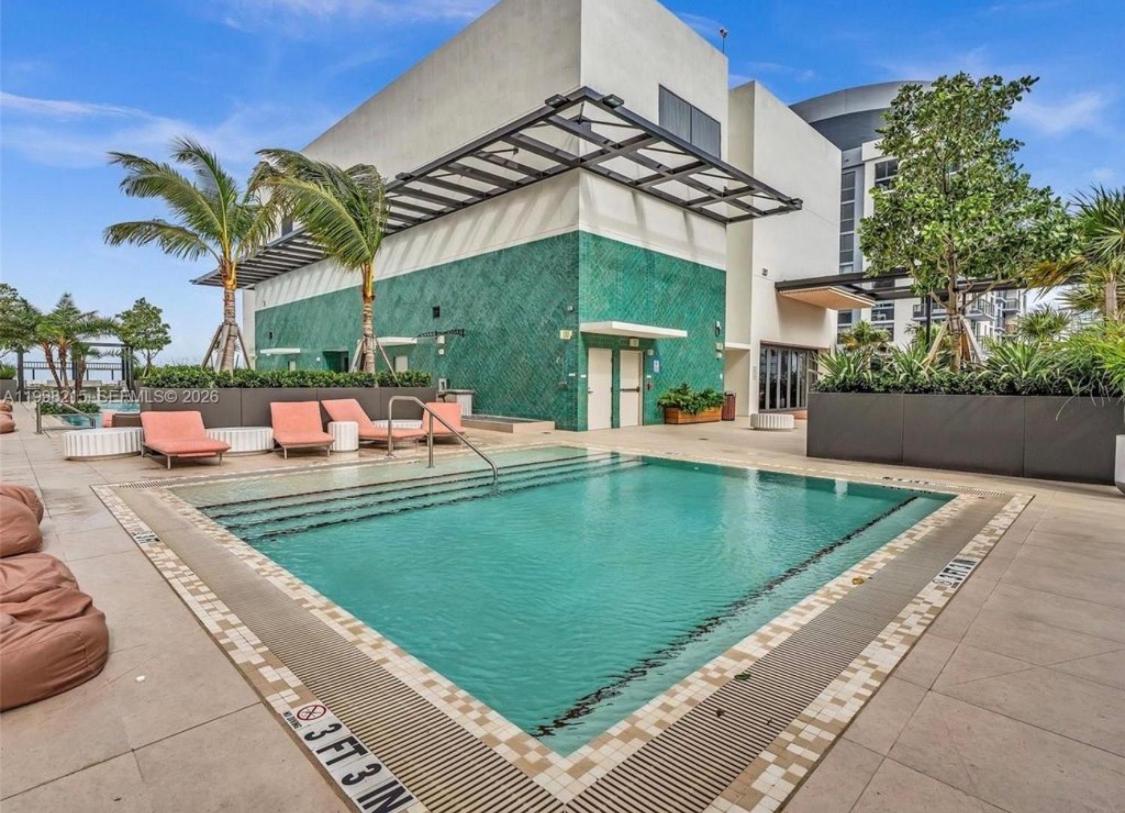 Crosby World Center - B&B Miami