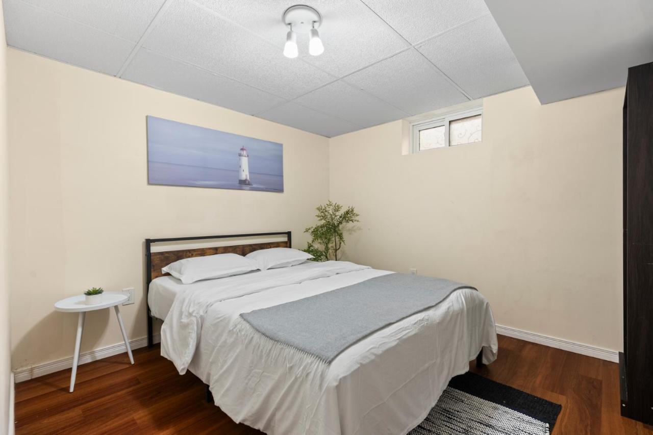 Serene Modern 2BR Retreat in Fairmont Near Airport & Downtown - B&B London