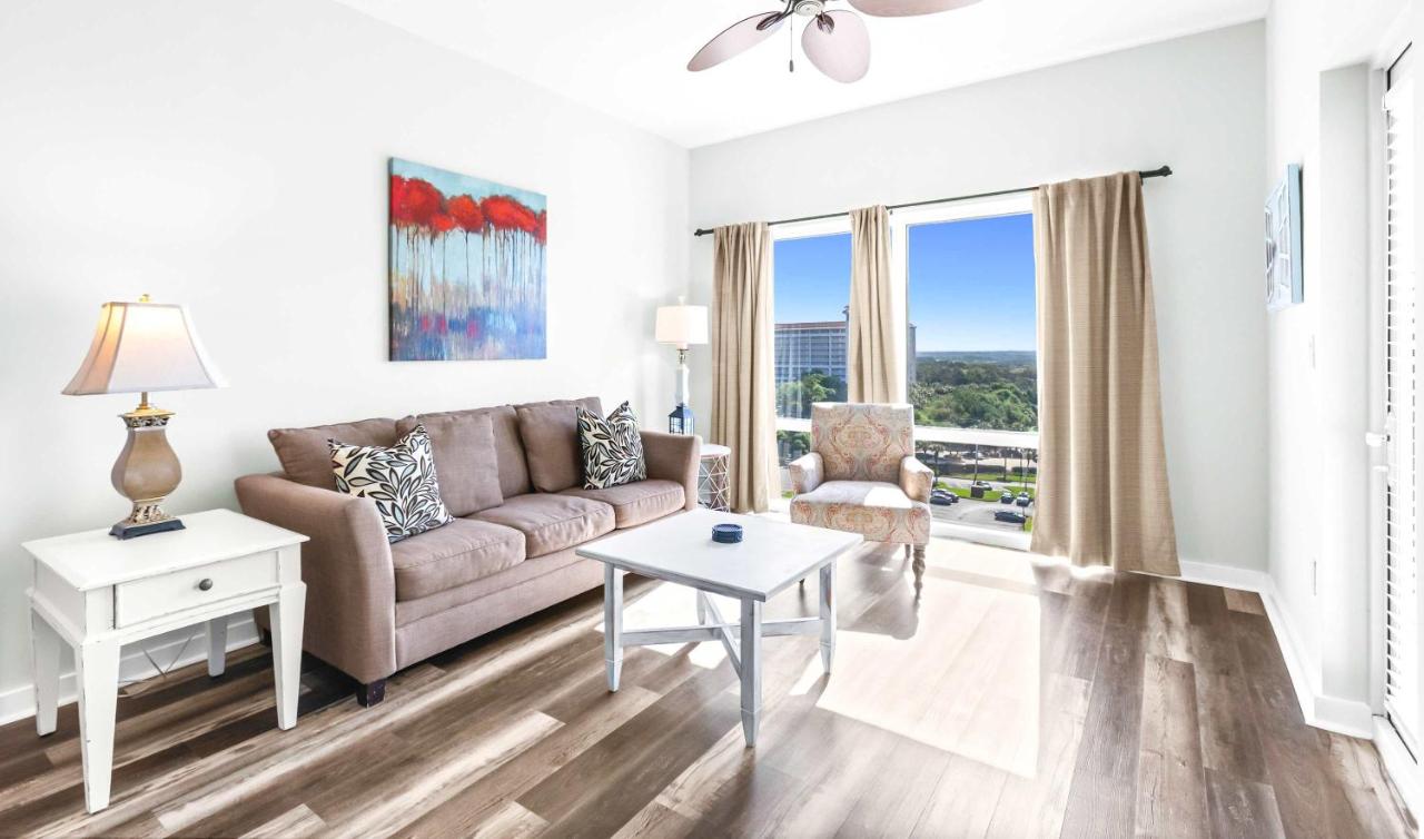 Condo Near the Beach with Shared Pool & Hot Tub - Bed and Breakfast Destin