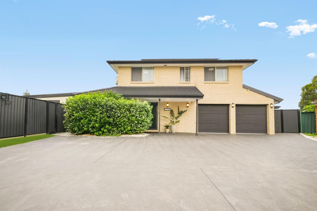 Pacific Palms Retreat - Entire Home in Plumpton Sleeps 9 - 8-Car Parking Near Eastern Creek - Chambres d'hôtes Rydal