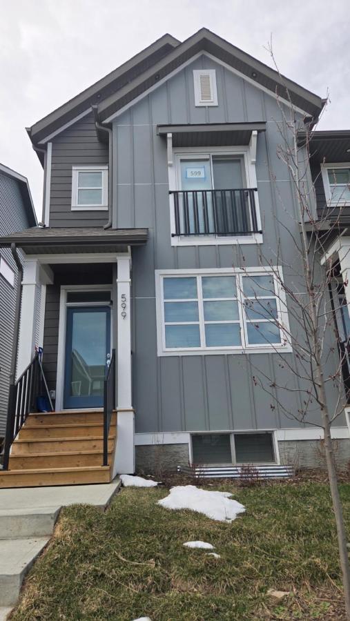 New Family Modern 2-Bedroom near Hospital, YMCA, Cineplex, Grocery Stores - Chambres d'hôtes Calgary