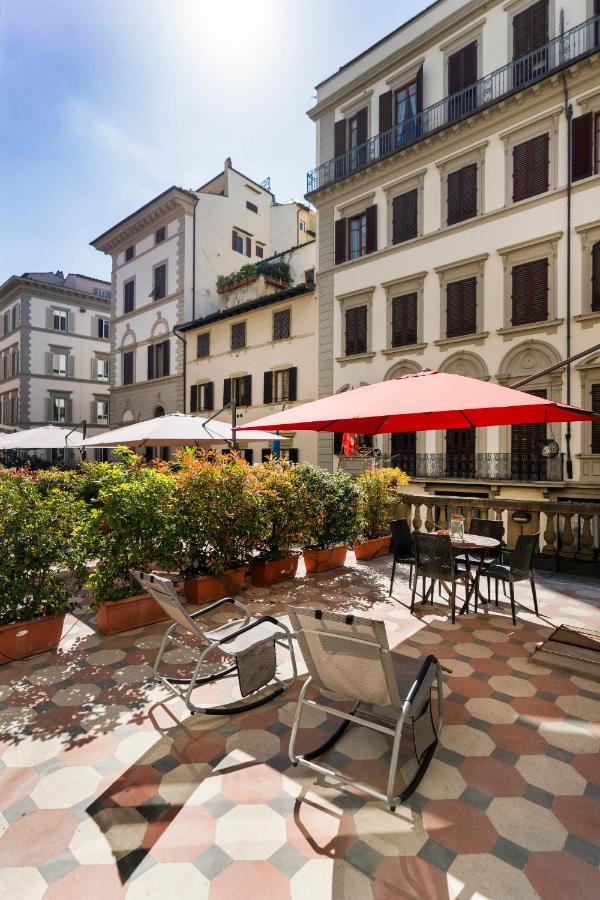 Spacious & Bright, next to the Duomo of Florence, Michelangelo, with Patio - Chambres d'hôtes Florence