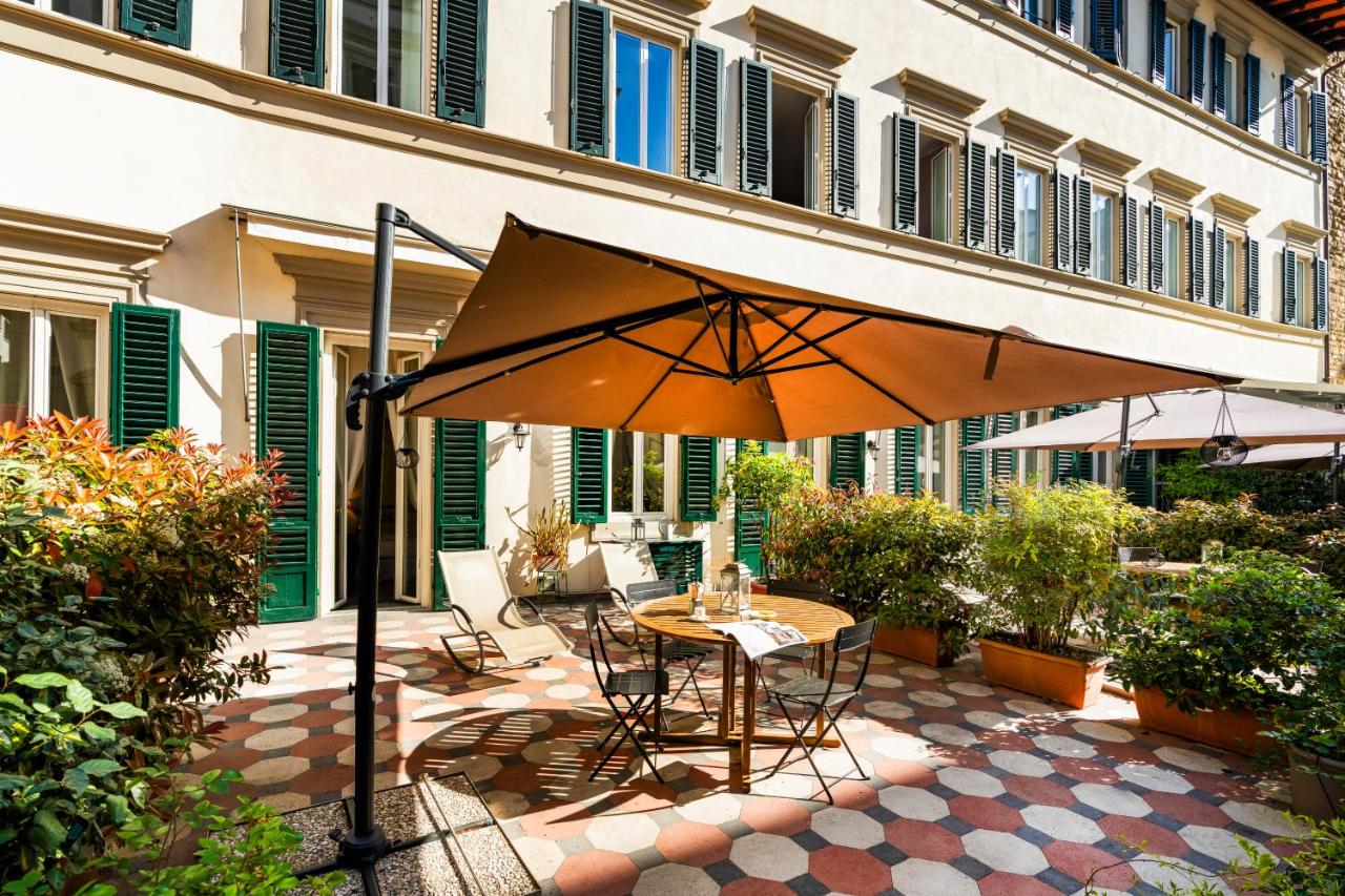 Next to the Duomo of Florence, Raffaello, with Private Patio - Chambres d'hôtes Florence